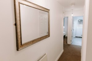 Interior - Hardwick Haven – Modern 3BR Townhouse Retreat with Free Parking (Stockton-on-Tees)