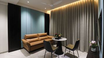 Suite – royal, hageutsikt | Oppholdsområde