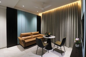 Royal Suite, Garden View | Living area