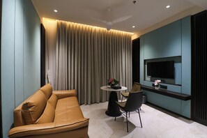 Royal Suite, Garden View | Living area