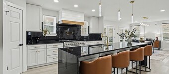 Luxury 6BR Priv Estate 2 Acres Theater Spa Ideal for Insurance & Corporate Stays