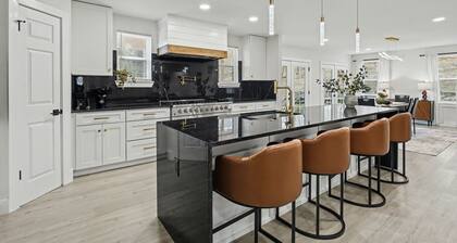 Luxury 6BR Priv Estate 2 Acres Theater Spa Ideal for Insurance & Corporate Stays