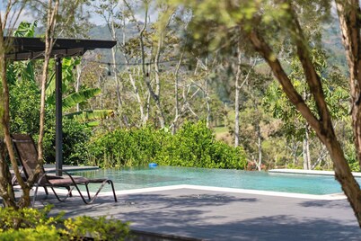 Tropical Garden Villa 2 • Infinity Pool • Near Downtown Turrialba