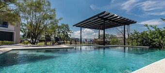 Tropical Garden Villa 2 • Infinity Pool • Near Downtown Turrialba