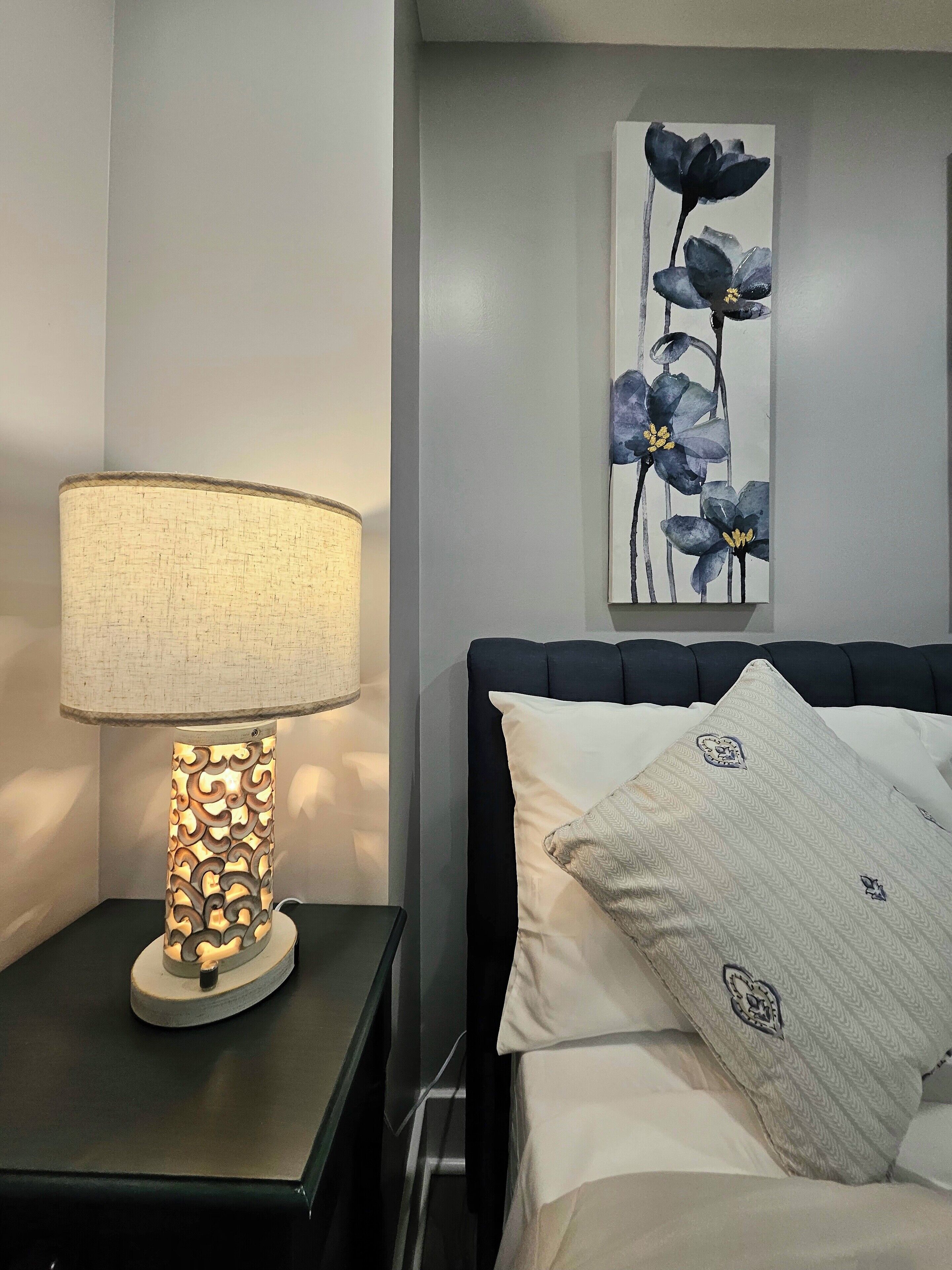 Casa, vistas a la ciudad | Ropa de cama de alta calidad y cortinas opacas