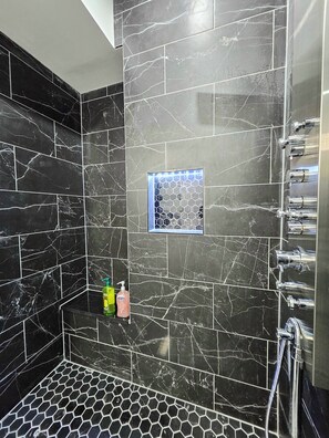 House, City View | Bathroom - Casa De Miliki (Philadelphia)