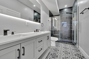 Rumah, pemandangan kota | Kamar mandi