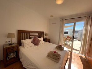 3 bedrooms, iron/ironing board, free WiFi, bed sheets - Villa Las Coloradas - An Ideal Retreat in Playa Blanca (Playa Blanca)