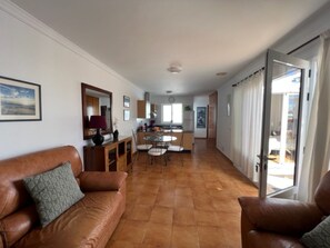 Smart TV - Villa Las Coloradas - An Ideal Retreat in Playa Blanca (Playa Blanca)
