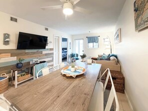 TV, offices - Clean & Coastal 2BR Condo - Pools - Beach Access (Hilton Head Island)