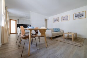 Dining - Pure living Apartment in Zürich Oerlikon (Zürich)