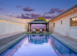 Pool - Fun Oasis: 6BR, Hot Tub,Pool, Arcade & Park Nearby (North Las Vegas)