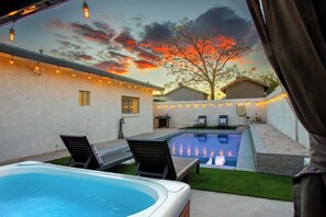 Pool - Fun Oasis: 6BR, Hot Tub,Pool, Arcade & Park Nearby (North Las Vegas)