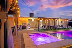 Pool - 7-Bedroom Vegas Haven with Pool,Pool Table & Grill (North Las Vegas)