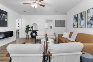 TV, fireplace, offices - 7-Bedroom Vegas Haven with Pool,Pool Table & Grill (North Las Vegas)