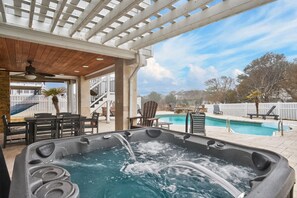Pool - Luxe Sandbridge Beach, Waterfront, Pool, Arcade (Virginia Beach)
