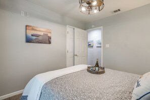 4 habitaciones, tabla de planchar con plancha y cuna de viaje 