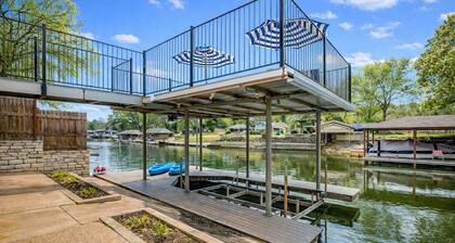 Lakefront Retreat, Sleeps 20, Pool, Dock, Firepit, Kayaks, Game Room