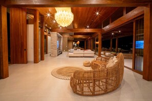Interior - Alto do Mucugê, an exclusive residence perched on the cliffs of Arraial d'Ajuda. (Arraial d'Ajuda)