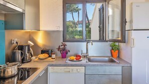 Fridge, microwave, stovetop, dishwasher - Casale e Piazze 46 – Maison de vacances face à la mer à Lumio (Lumio)