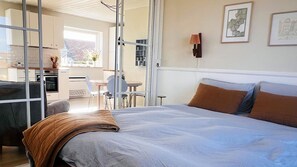 2 chambres, fer et planche à repasser, accès au Wi-Fi (inclus)