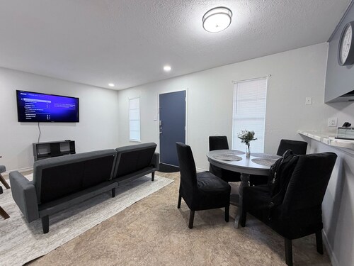 Spacious 2BR Kingsville Stay, Peaceful & Comfortable Getaway