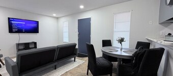 Spacious 2BR Kingsville Stay, Peaceful & Comfortable Getaway