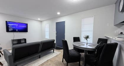 Spacious 2BR Kingsville Stay, Peaceful & Comfortable Getaway