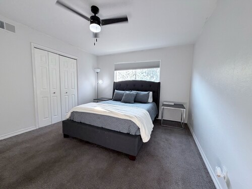 Spacious 2BR Kingsville Stay, Peaceful & Comfortable Getaway