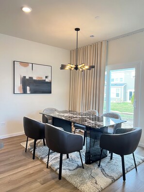 Dining - Naperville Luxury 3-bedroom (Naperville)