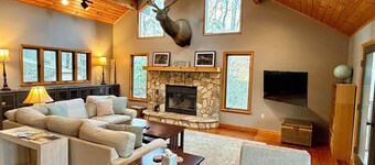 Black Bear Roost in Thunderbird at Lake Santeetlah - 4 bed, 2.5 bath