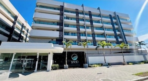 Exterior - Luxury apartment 400m from Prainha beach, swimming pool, barbecue, full leisure facilities. (Arraial do Cabo)
