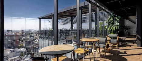 屋外ダイニングエリア