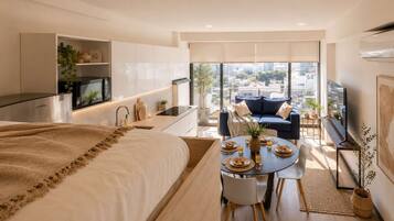1 dormitorio, tabla de planchar con plancha, wifi y ropa de cama