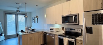 Black & Gold Studio 1 Mile to TCU Walk to Bars Pool & Gym Perfect for Game Day