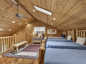 3 bedrooms, desk, WiFi, bed sheets