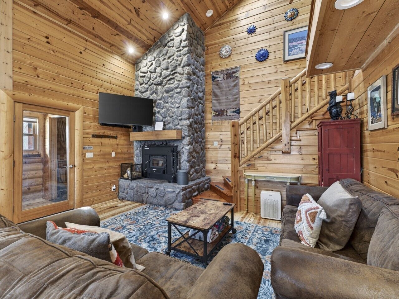TV, fireplace, books, computer monitors