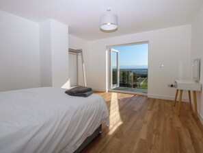 3 Schlafzimmer, individuell dekoriert, individuell eingerichtet