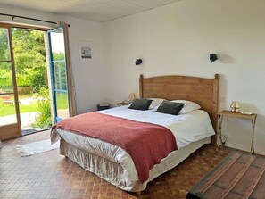 4 bedrooms, free WiFi - Au coeur des Valades, private swimming pool (COUX ET BIGAROQUE)