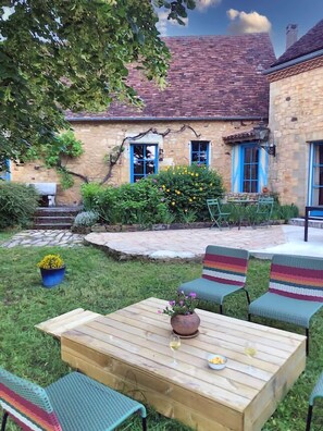 Terrace/patio - Au coeur des Valades, private swimming pool (COUX ET BIGAROQUE)
