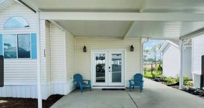 Charming 3-bedroom 2 -bath cottage in gorgeous Panama City Beach, FL.