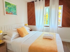 5 bedrooms, free WiFi, bed sheets