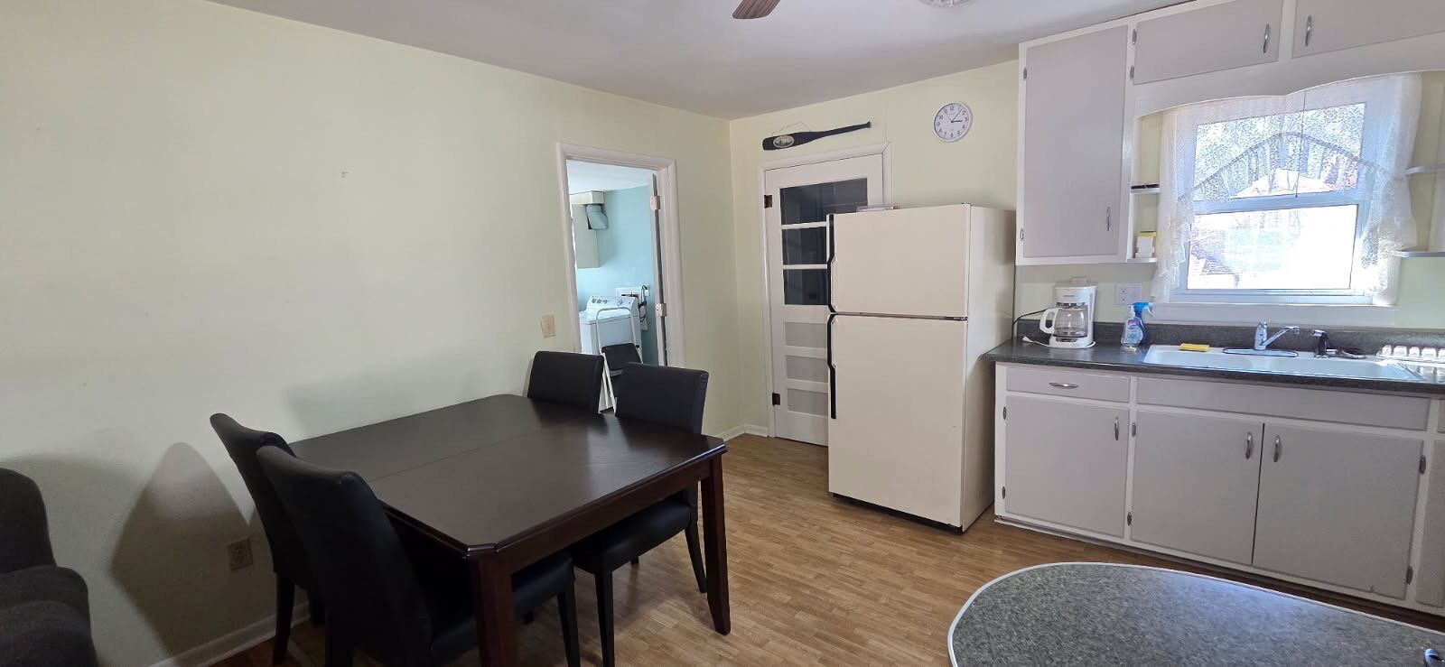 Coffee/tea maker, fridge, microwave, stovetop