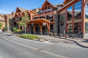 Exterior - Rocky Mountain Retreat | Sleeps 6 • King + Queen (Canmore)
