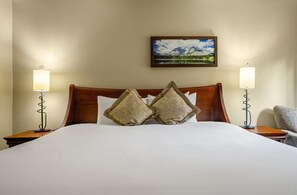 WiFi, bed sheets - Luxury 2BR Mountain Retreat | Pool & Hot Tub (Canmore)