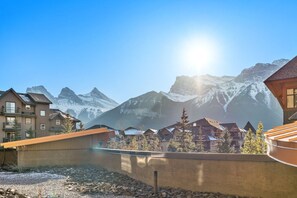 Property grounds - Relax & Unwind | Stylish Retreat, Mountain Scenery (Canmore)