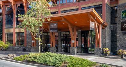 Modern Condo Retreat 2BR+Sofa Bed | Patio & Trails