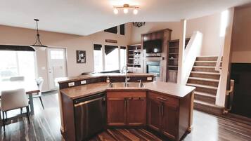 Maison, 5 chambres, animaux de compagnie acceptés, côté jardin | Cuisine privée