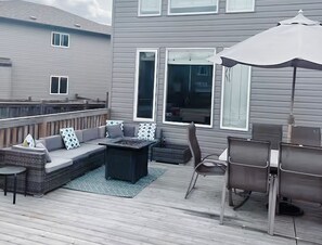 House, 5 Bedrooms, Pets allowed, Garden Area | Outdoor dining - Lake Community Retreat - Family Parks (Calgary)