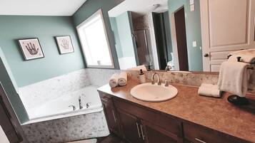 House, 5 Bedrooms, Pets Allowed, Garden Area | Bathroom